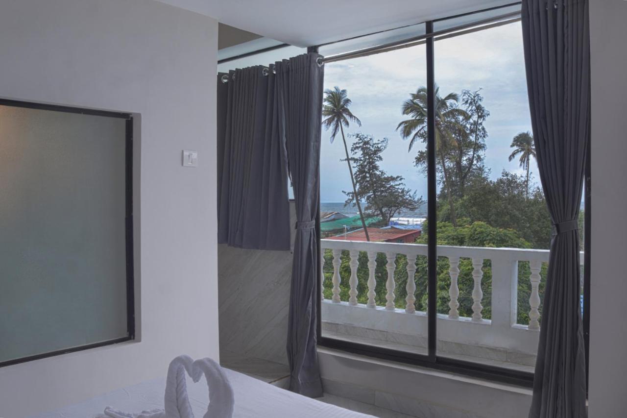 Sandbanks Beach Resort Arambol Bagian luar foto