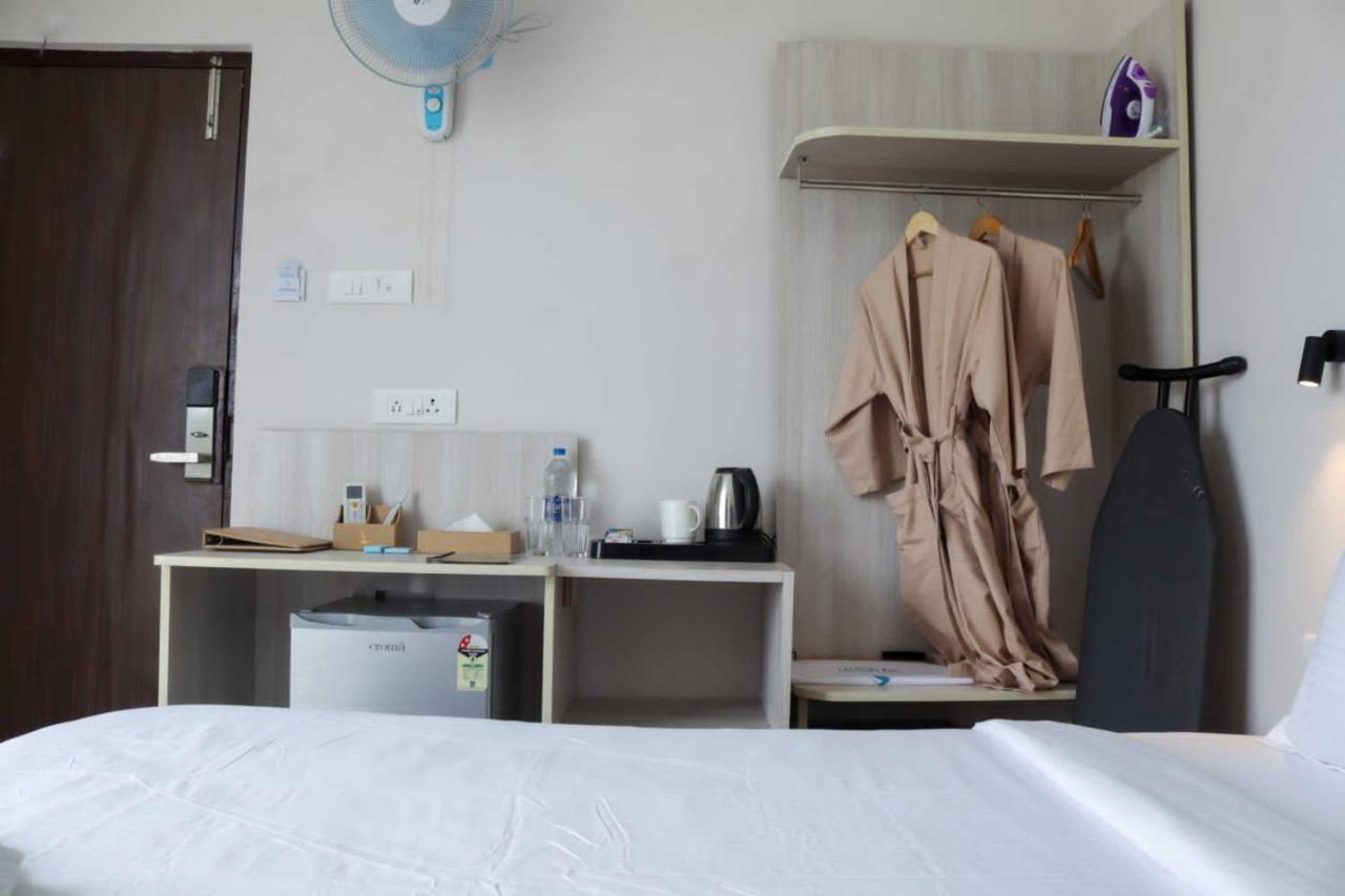 Sandbanks Beach Resort Arambol Bagian luar foto