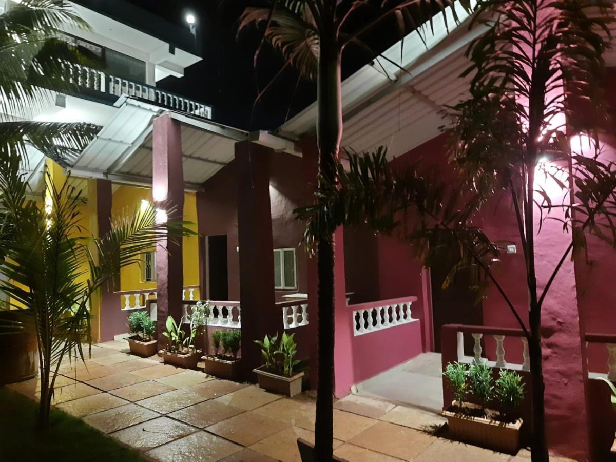 Sandbanks Beach Resort Arambol Bagian luar foto