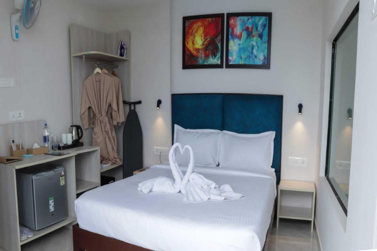 Sandbanks Beach Resort Arambol Bagian luar foto